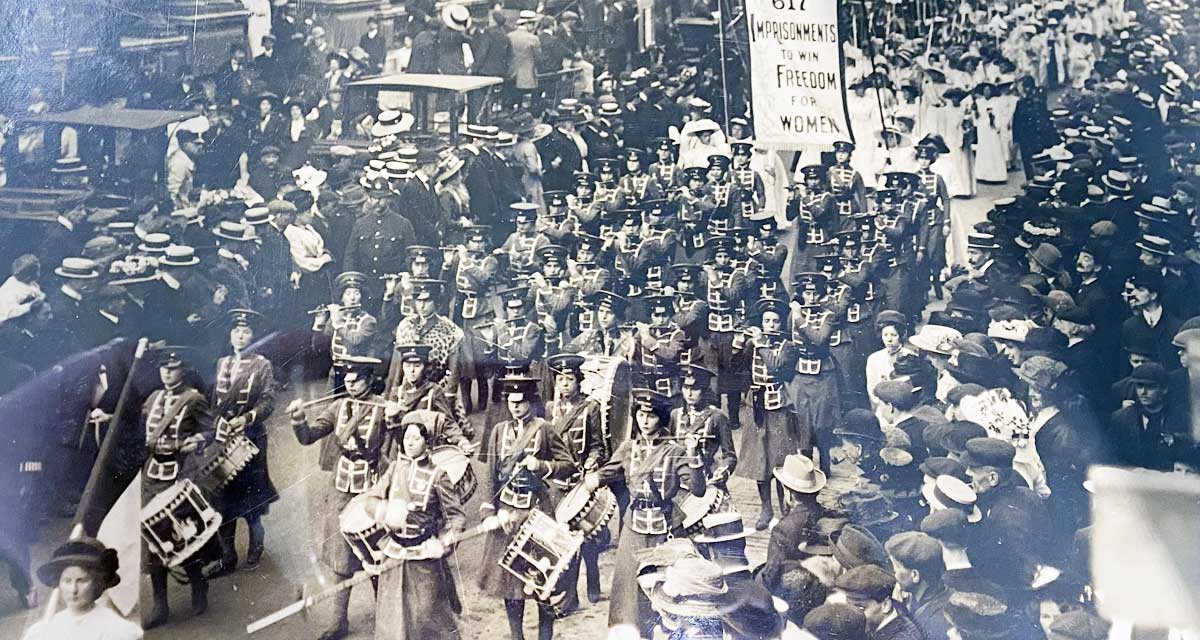 Demonstration am 18. Juni 1910. Foto: Women's Library London School of Economics, TWL.2009.01.35 Demonstration am 18. Juni 1910. Foto: Women's Library London School of Economics, TWL.2009.01.35