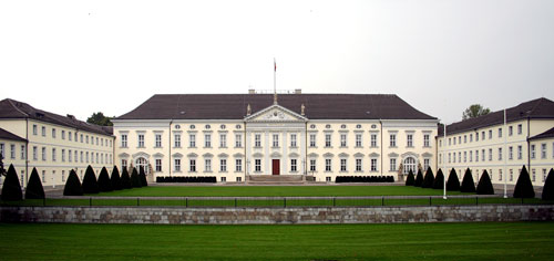 Schloss Bellevue. Foto: Stephan Czuratis (Jazz-face), Wikimedia, Lizenz: CC BY-SA 2.5