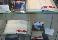 Beide Exemplare des Einigungsvertrages BRD-DDR im Archiv des AuswÃ¤rtigen Amtes in Berlin. Bild: Wikimedia Commons. Hadi. GNU Free documentation license.