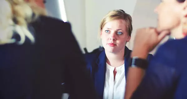 Drei GeschÃ¤ftsfrauen. Foto: Photo by Tim Gouw on Unsplash.com.