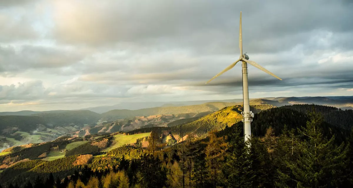 Windrad im Schwarzwald. Foto: pixabay | Volkan Jurleit