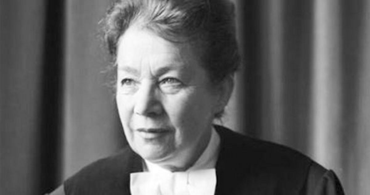 Erna Scheffler als Verfassungsrichterin. Bundesarchiv, B 237 Bild-017 / Fotograf: Simon MÃ¼ller