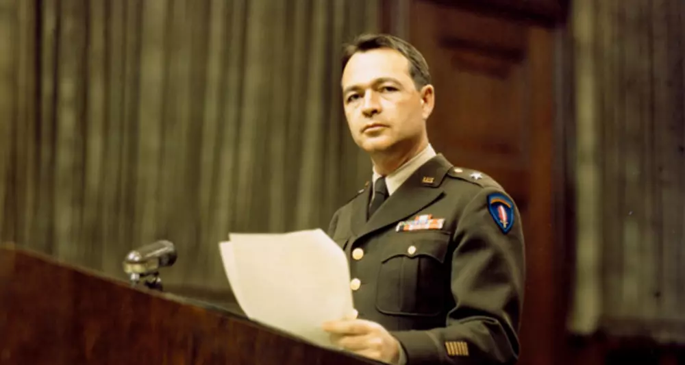 Telford Taylor klagte ab Oktober 1946 als HauptanklÃ¤ger vor dem amerikanischen MilitÃ¤rgerichtshof in NÃ¼rnberg zahlreiche weitere NS-Kriegsverbrecher in den zwÃ¶lf Nachfolgeprozessen an. Bildnachweis: Stadtarchiv NÃ¼rnberg, Foto: Ray D'Addario (1946). (StadtAN A 65/II Nr. RA-218-D)