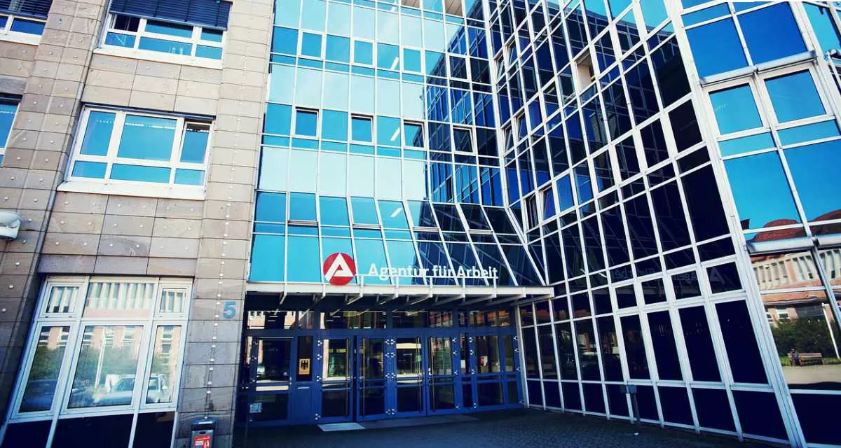 Eingang einer Agentur fÃ¼r Arbeit.