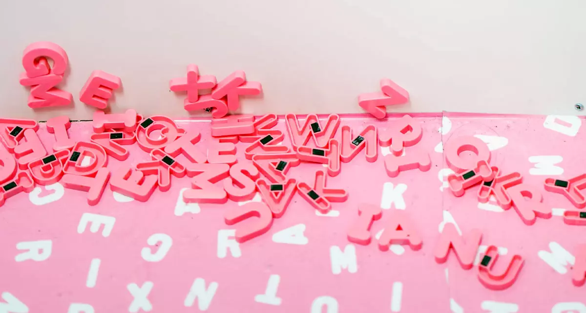 Buchstabensalat. Foto: unsplash.com | Jason Leung.