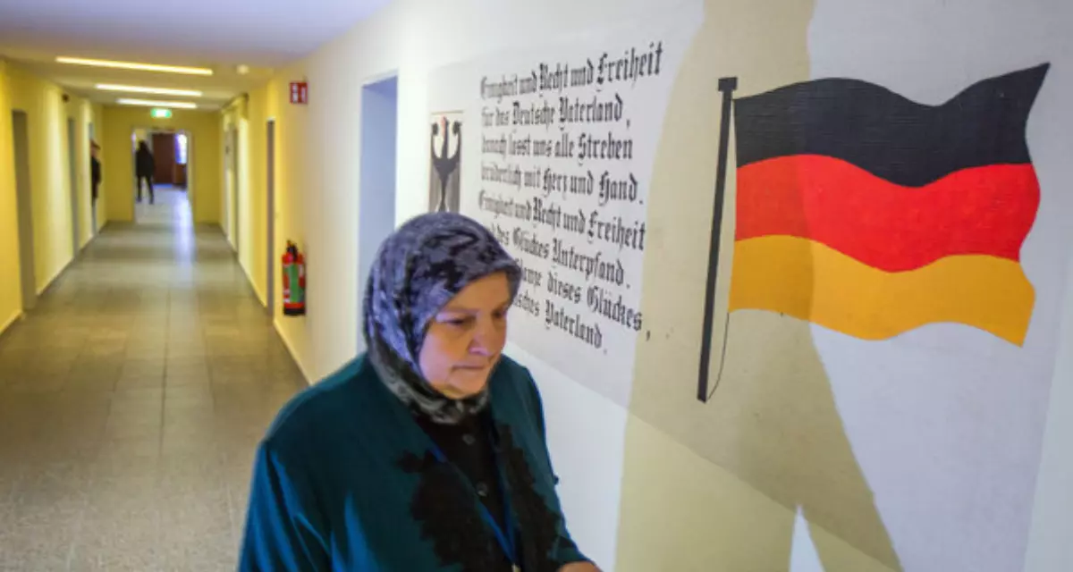 Erstaufnahmeeinrichtung fÃ¼r FlÃ¼chtlinge bei Schwerin, 2015. Quelle: picture alliance / dpa / Jens BÃ¼ttner.