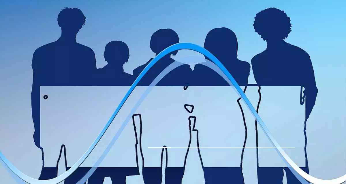Das Bild zeigt eine schemenhafte Darstellung von fÃ¼nf Menschen und eine davor gelegte Diagramm-Kurve.