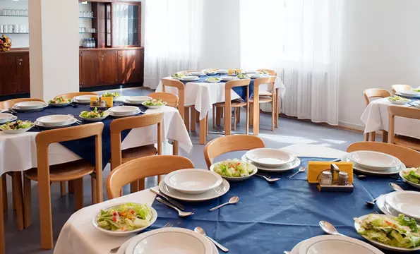 Speisesaal â€“ Gedeckte Tische | Foto: Gerd JÃ¼tten