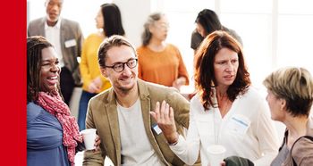 Titelbild Flyer LpB-Programm 2023-1. Foto: Seminargruppe im GesprÃ¤ch. Adobe Stock