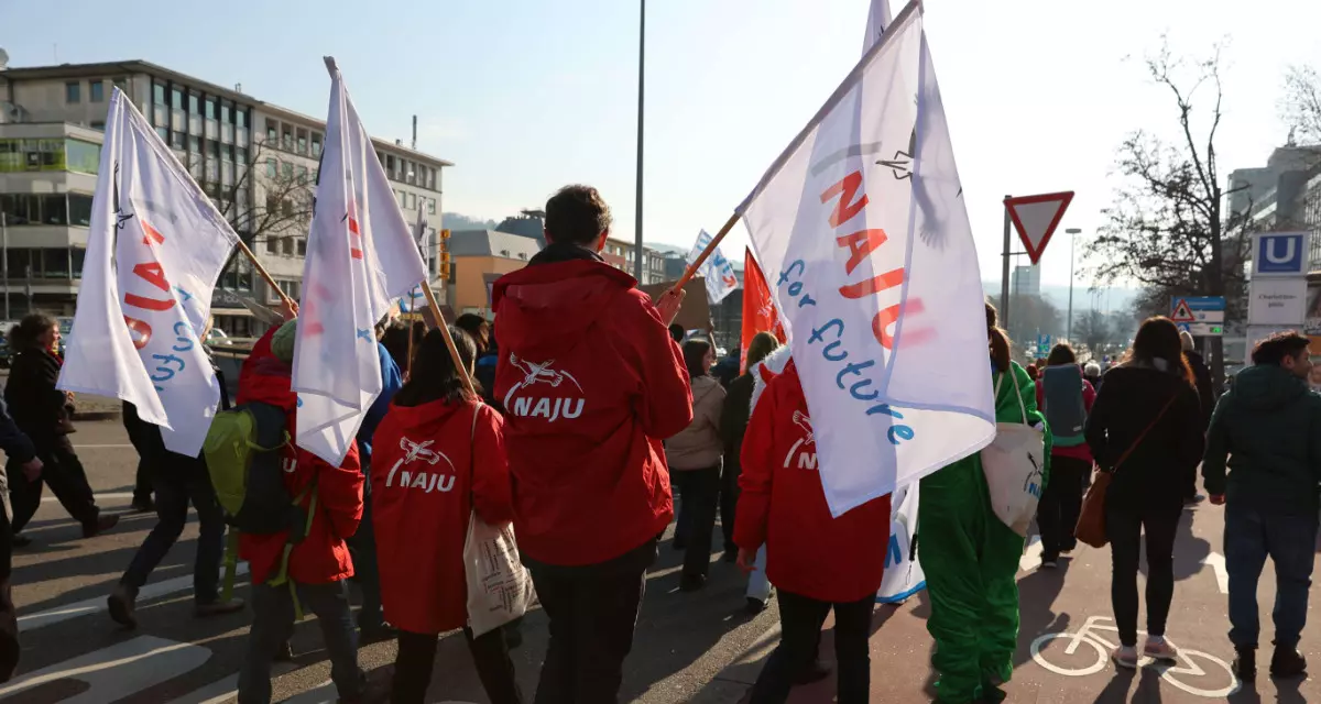 Hier nehmen MichÃ¨le und Felix am globalen Klimastreik Anfang MÃ¤rz 2023 in Stuttgart teil.