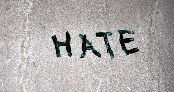 Hate. Foto: Quinn Dombrowski, Wikimedia, CC BY-SA 2.0 Hate. Foto: Quinn Dombrowski, Wikimedia, CC BY-SA 2.0