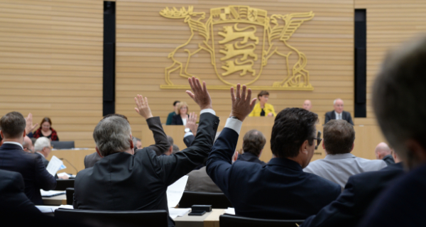 Die Politiker im Landâ€¢tag stimmen ab. Foto: Landtag von Baden-WÃ¼rttemnerg