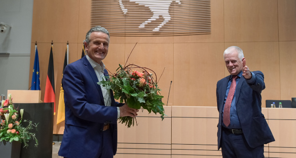 Der neue OB Frank Nopper (links) wird vom amtierenden OB Fritz Kuhn im Rathaus empfangen. Foto: Leif Piechowski/Stadt Stuttgart Der neue OB Frank Nopper (links) wird vom amtierenden OB Fritz Kuhn im Rathaus empfangen. Foto: Leif Piechowski/Stadt Stuttgart