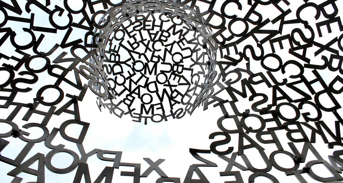 Buchstabenwirbel. Foto: unsplash.com | Nathaniel Shuman. Buchstabenwirbel. Foto: unsplash.com | Nathaniel Shuman.