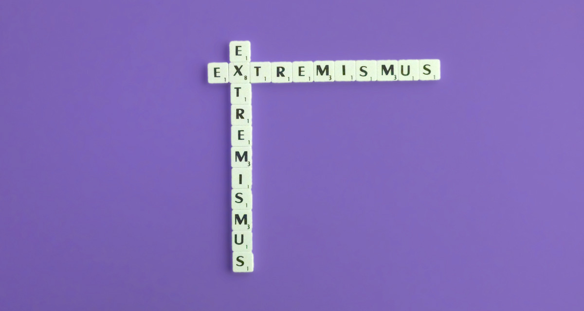 Extremismus mit Scrabble-Buchstaben gelegt. Foto: LpB BW.