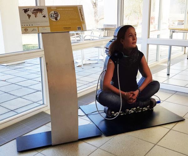 Teenager aus Deutschland aus der Wanderausstellung „Klimaflucht“ der Deutschen Klimastiftung. Foto: LpB BW Teenager aus Deutschland. Foto: LpB BW