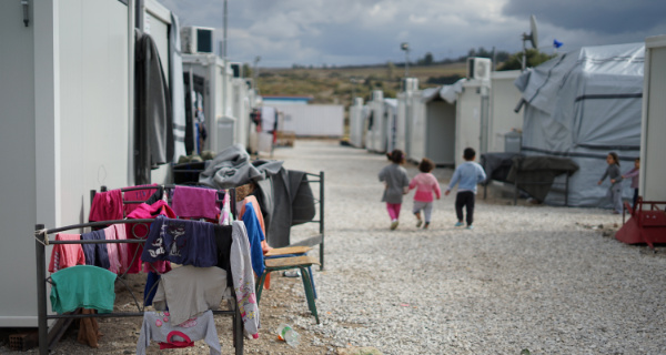 Lager für syrische Flüchtlinge in einem Außenbezirk von Athen. Foto: Julie Ricard, unsplash.com, MX0erXb3Mms Lager für syrische Flüchtlinge in einem Außenbezirk von Athen. Foto: Julie Ricard, unsplash.com, MX0erXb3Mms