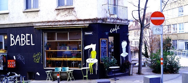 Trendy Café in Stuttgart. Foto: LpB BW / Jillian Freitag