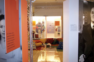 Blick in die Islam-Ausstellung Â©lpb