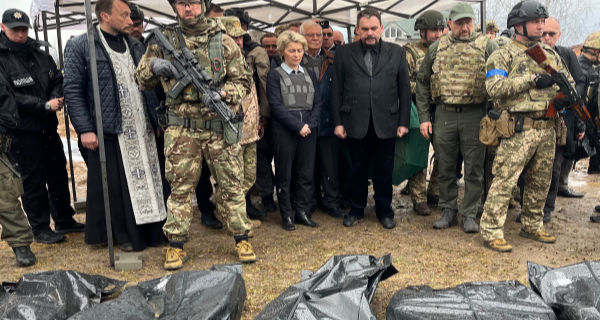 Президент ЕврокомиÑÑии фон дер ЛÑйен в Буче. Фото: picture alliance/dpa | Майкл Фишер Президент ЕврокомиÑÑии фон дер ЛÑйен в Буче. Фото: picture alliance/dpa | Майкл Фишер