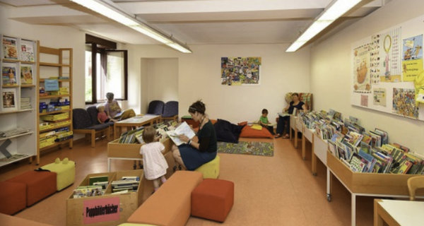 Im Kinderbereich der Bibliothek Karlsruhe finden Sie Bilderbücher und CDs für die jüngsten Leser in gemütlicher Atmosphäre zum Spielen und Vorlesen | Foto: Stadt Karlsruhe Im Kinderbereich der Bibliothek Karlsruhe finden Sie Bilderbücher und CDs für die jüngsten Leser in gemütlicher Atmosphäre zum Spielen und Vorlesen | Foto: Stadt Karlsruhe